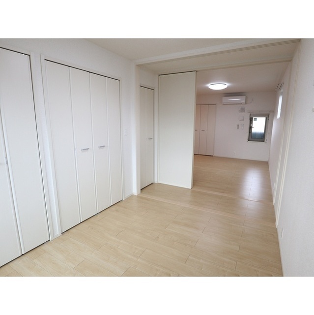 居室・リビング　収納たくさん、洋室６．２帖