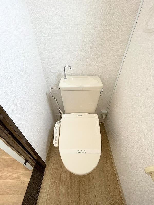 トイレ　温水洗浄暖房便座