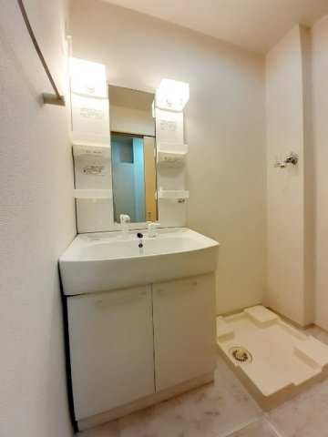 洗面設備　スペースが確保できる洗面所です