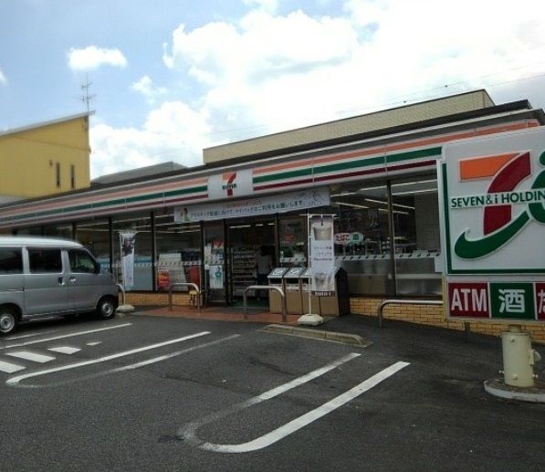 コンビニ　セブンイレブン（コンビニ）まで450m