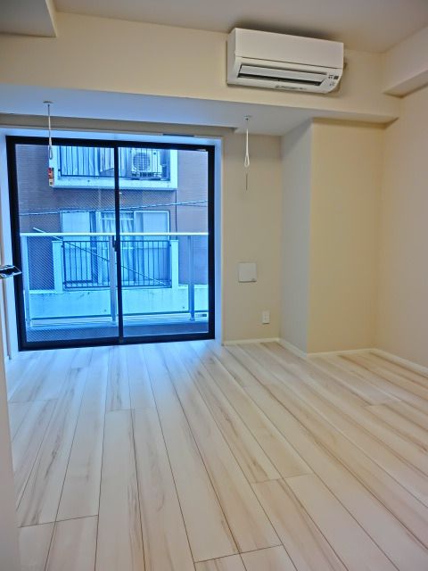 居室・リビング　★室内干し可・物干金物付です★