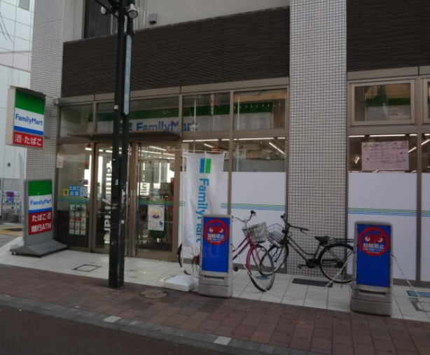 コンビニ　ファミリーマート 大田梅屋敷駅前店（コンビニ）まで613m
