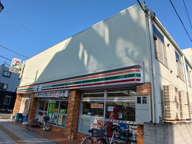 コンビニ　セブンイレブン（コンビニ）まで329m