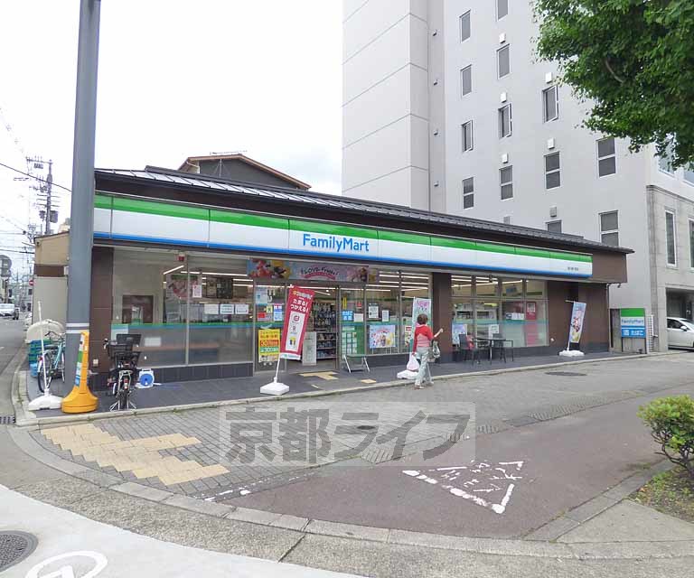 コンビニ　ファミリーマート 堀川綾小路店（コンビニ）まで48m