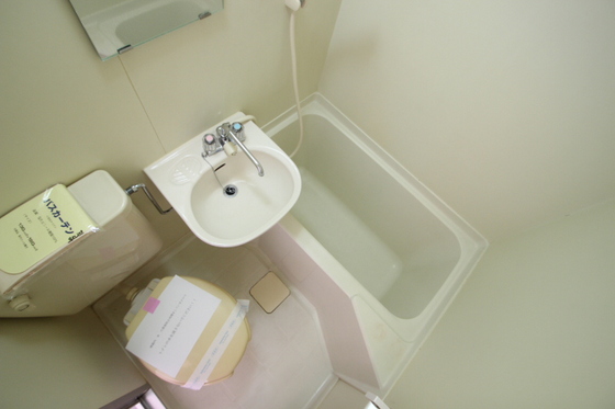 バス・シャワールーム　※他の号室の写真になります。