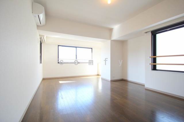 居室・リビング　広々としたリビング