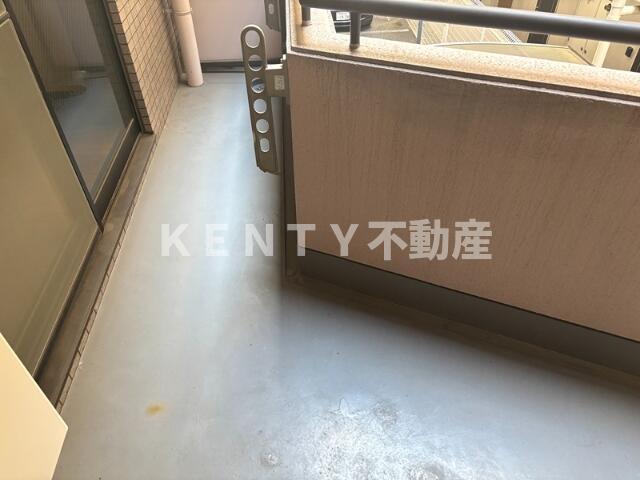 バルコニー　暖かな日差しのふりそそぐバルコニー