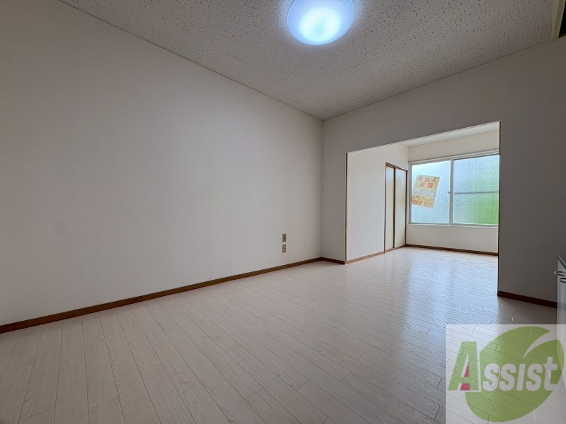 居室・リビング　広くてキレイなお部屋が広がっていて、充実した生活が送れそう。