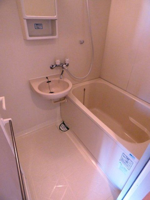 バス・シャワールーム　※同タイプの別のお部屋です。