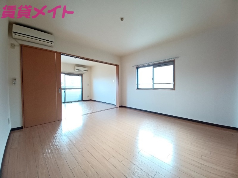 居室・リビング　同物件別部屋写真