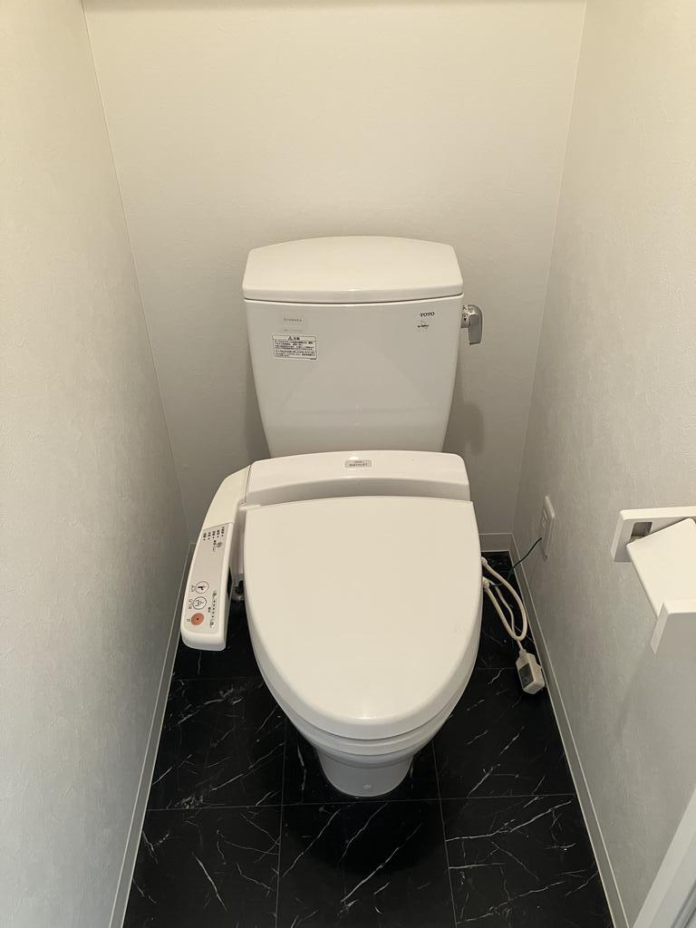 トイレ　温水洗浄便座付き