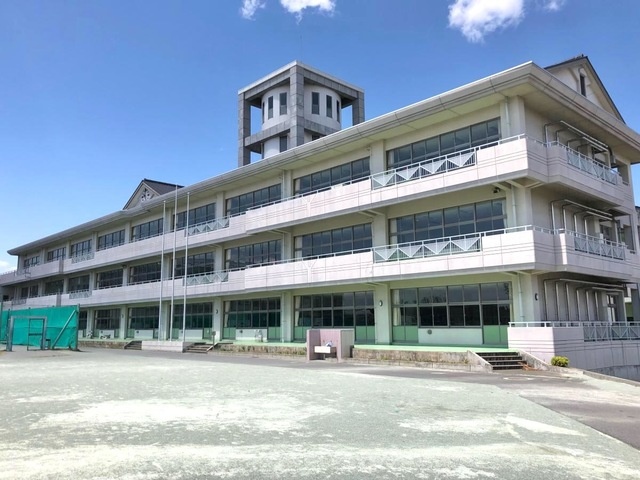 中学校　栃木市立藤岡中学校（中学校）まで2023m