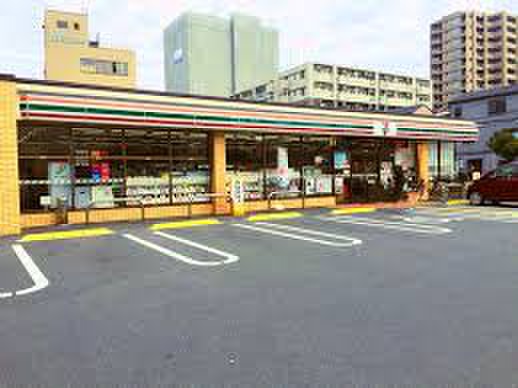 コンビニ　セブンイレブン大阪緑1丁目店（コンビニ）まで240m