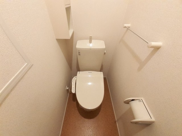 トイレ　温水シャワー付きトイレです