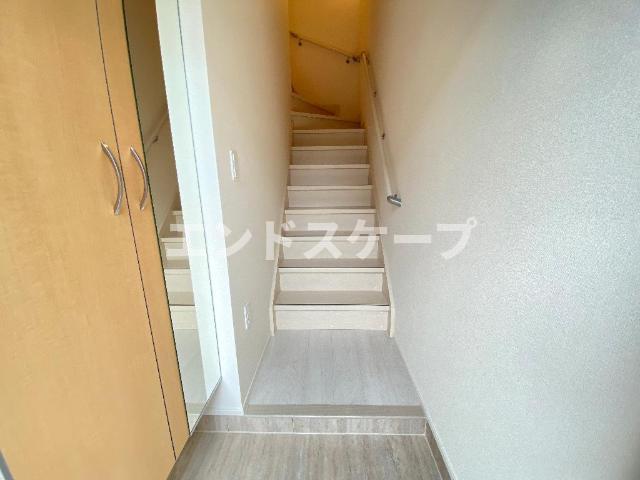 玄関　階段 高崎、前橋のお部屋探しはエンドスケープまで！お客様の理