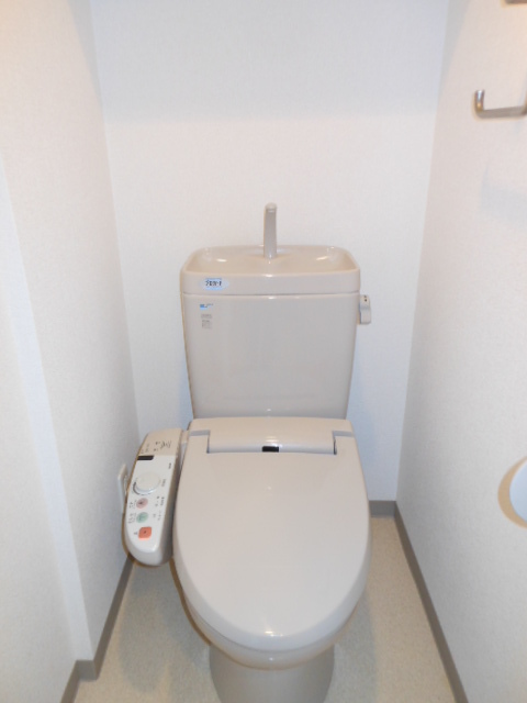 トイレ　シャワー機能付き