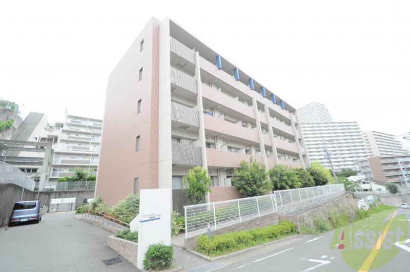 建物外観　この辺りでは目立つ綺麗な外観です