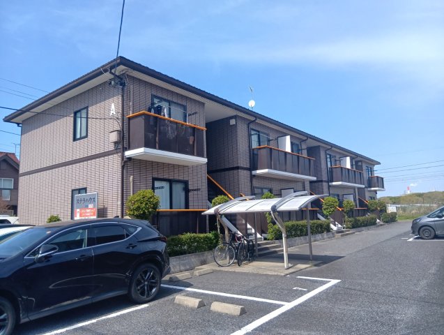 建物外観　セキスイハウス施工物件です☆駐車場空き区画ございます♪