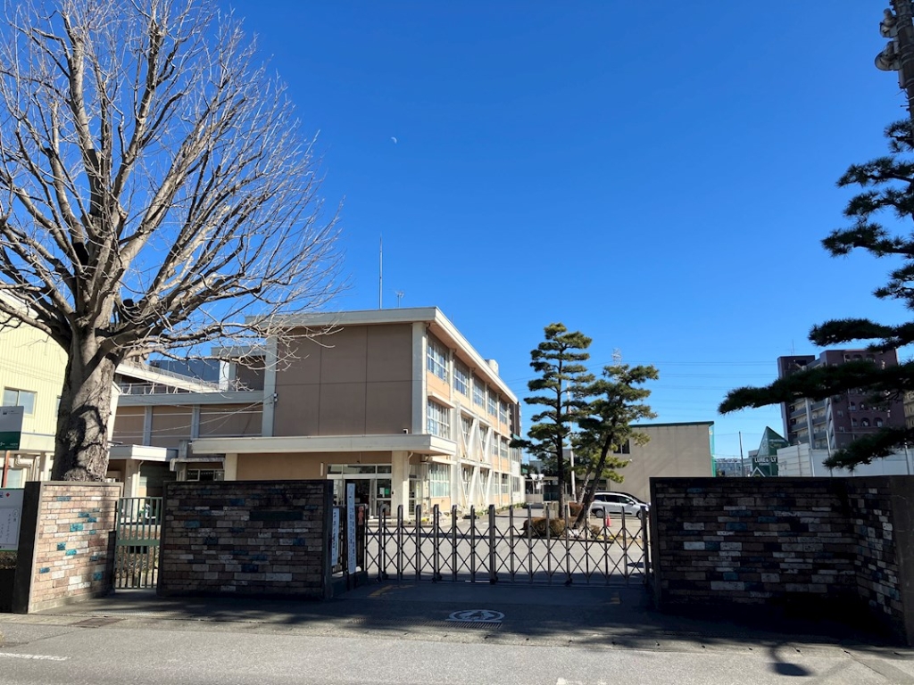 小学校　宇都宮市立今泉小学校（小学校）まで667m