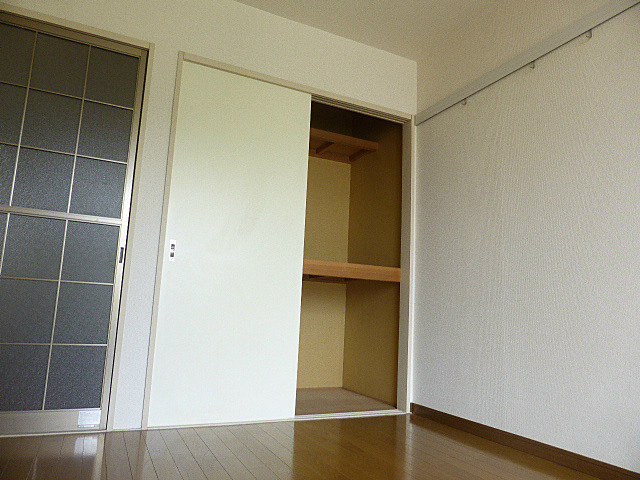 収納　他号室写真の為、実際とは異なる場合がございます。現状優先