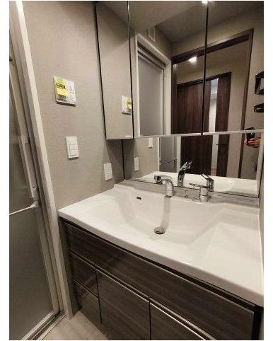 洗面設備　身支度に欠かせない独立洗面台♪