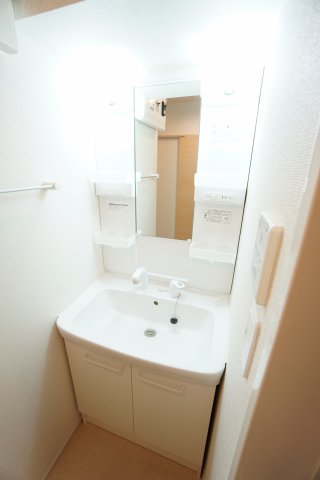 洗面設備　※同物件・反転タイプの写真です。