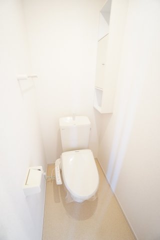 トイレ　※同物件・反転タイプの写真です。