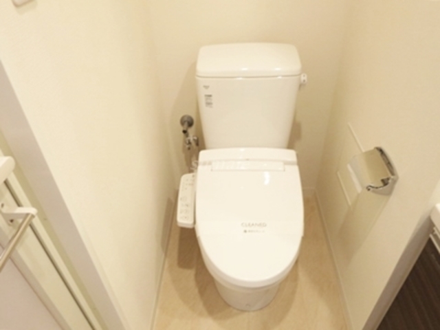 トイレ　温水洗浄便座付トイレです☆