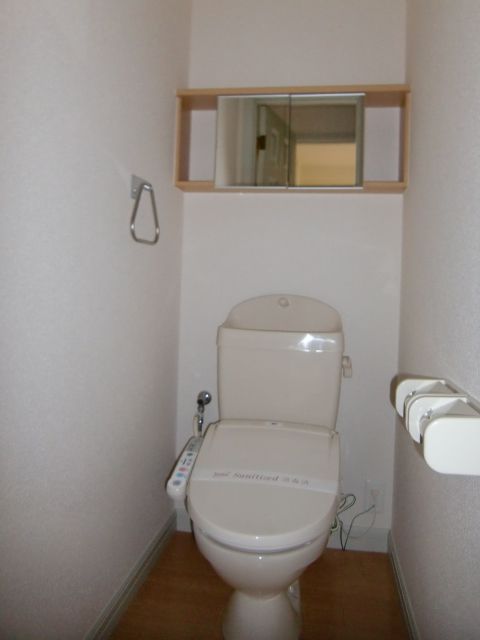 トイレ　シャワー付きトイレです