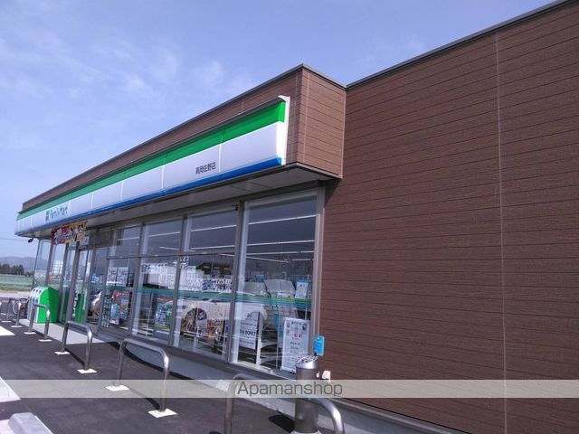 コンビニ　ファミリーマート（コンビニ）まで669m