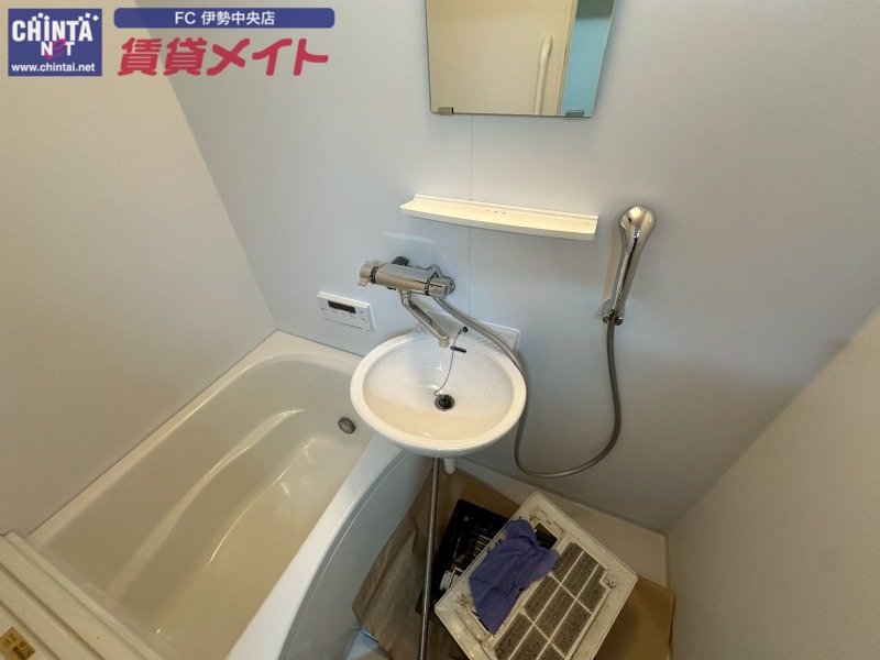 洗面設備　同型参考写真
