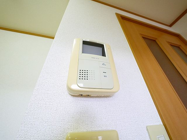 セキュリティ　お顔が見えるモニター付きインターホンもございます。