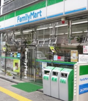 コンビニ　ファミリーマート（コンビニ）まで70m