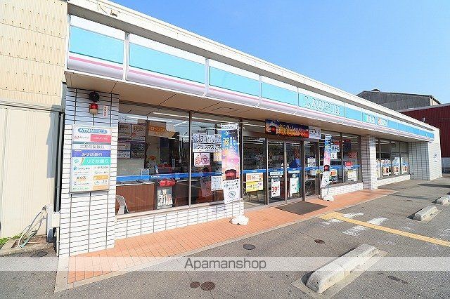 コンビニ　ローソン（コンビニ）まで672m