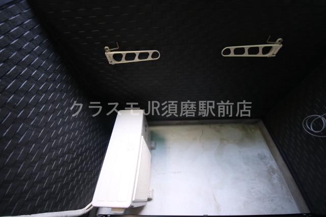 バルコニー　単身さんにちょうどいいサイズのバルコニー。