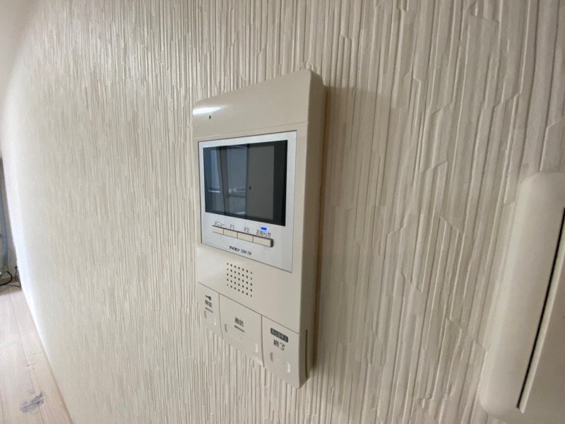 セキュリティ　ＴＶモニター付インターホンです。来客者の顔が見えるので安心！