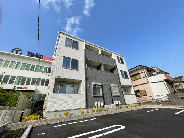 建物外観　南向きの日当たりのよい物件