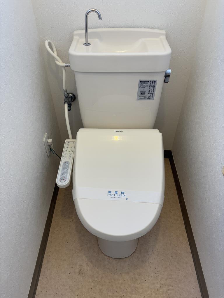 トイレ　温水洗浄便座付き！