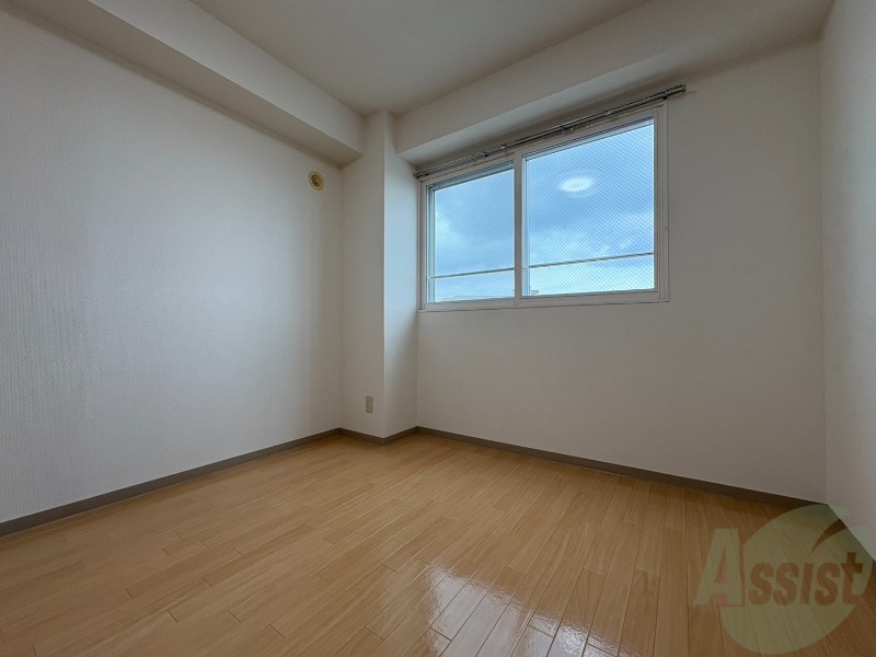 その他部屋・スペース　こちらのお部屋は光が差し込む、温かみのあるお部屋です。