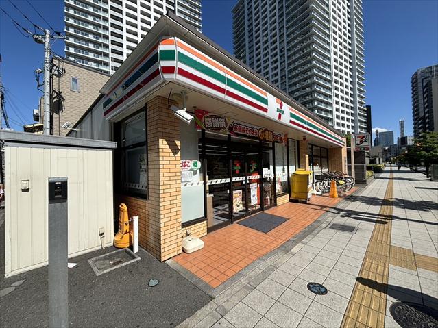 コンビニ　セブンイレブン（コンビニ）まで236m