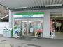 コンビニ　ファミリーマート／ＪＲ折尾駅店（コンビニ）まで230m