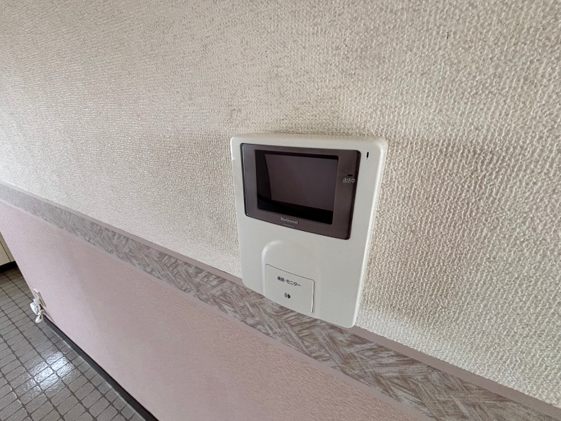 セキュリティ　ＴＶモニター付インターホンです。来客者の顔が見えるので安心！