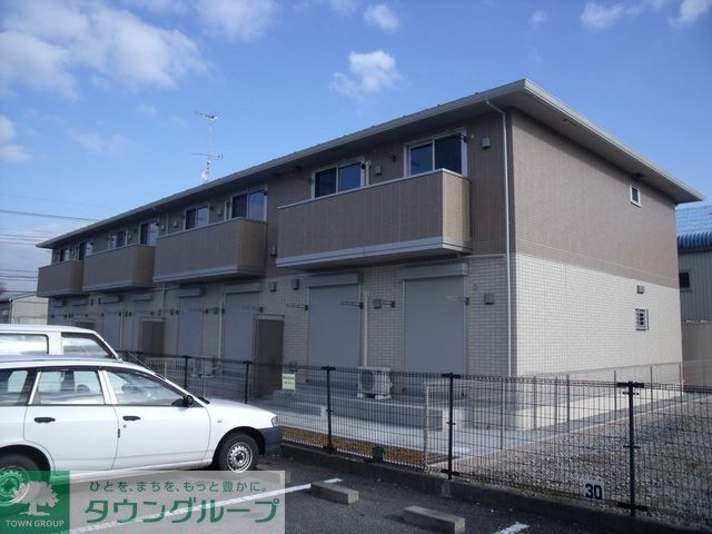 建物外観　明るい雰囲気の色合いです