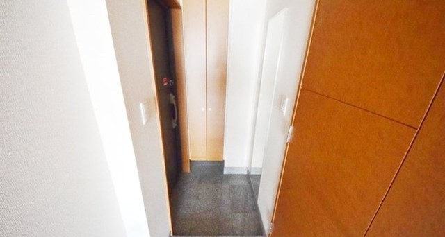 玄関　別部屋同仕様反転タイプ