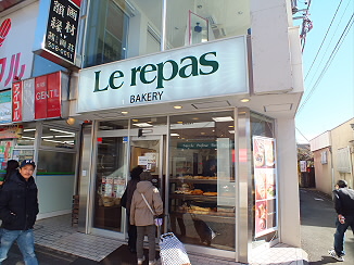 スーパー　サミットストア芦花公園駅前店（スーパー）まで338m