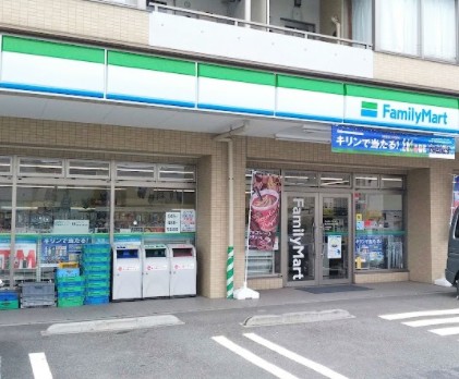 コンビニ　ファミリーマート 横浜神大寺四丁目店（コンビニ）まで324m