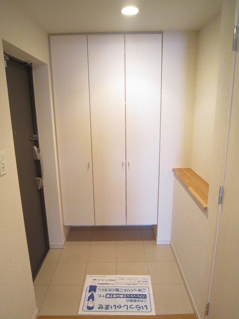 玄関　※別部屋の参考写真です。