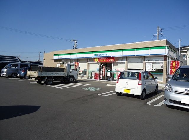 コンビニ　ファミリーマート一色前野店（コンビニ）まで700m