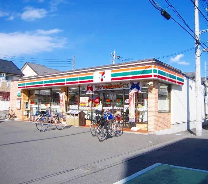 コンビニ　セブンイレブン越谷大里店（コンビニ）まで670m