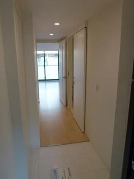 玄関　※別部屋の参考写真です。